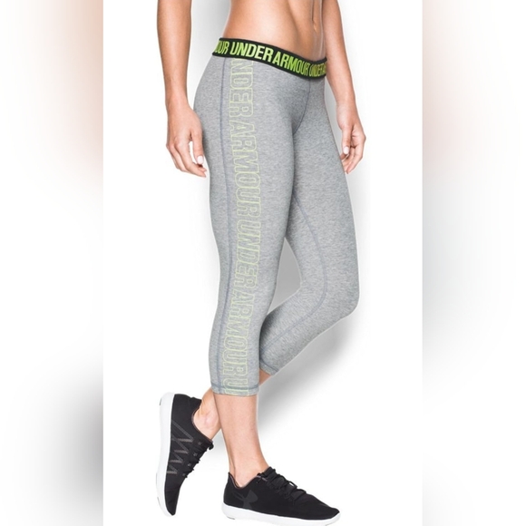 Women's Under Armour Graphic Capri Leggings-Size Small - Picture 1 of 9